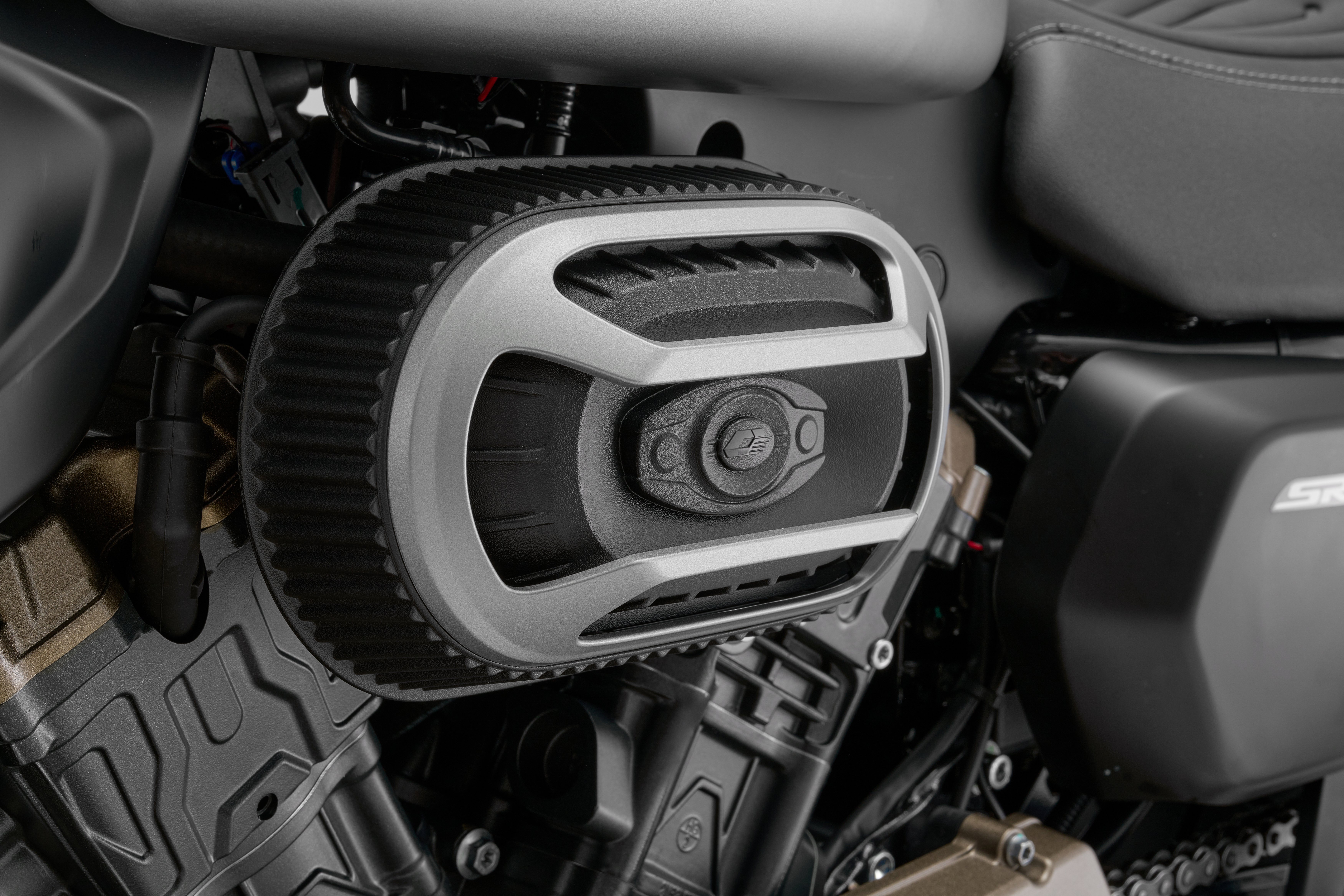 Detail dekat QJMotor SRV250 AMT